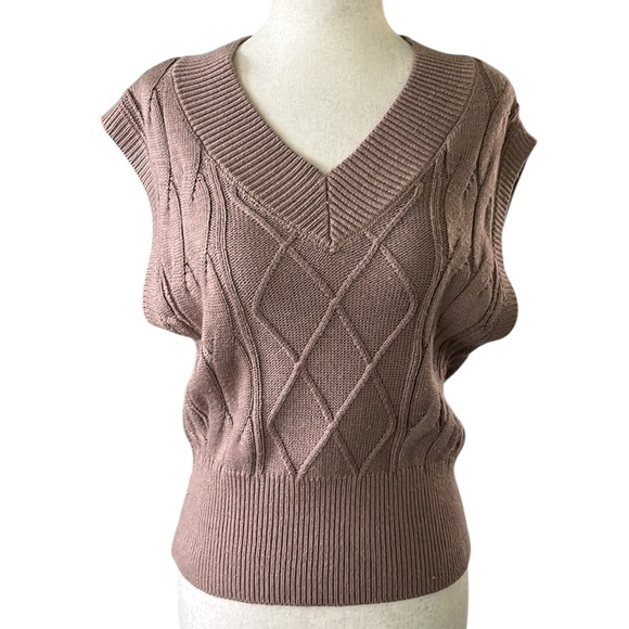moon & madison Sweaters - Moon & Madison Sleeveless Cable Knit Vest